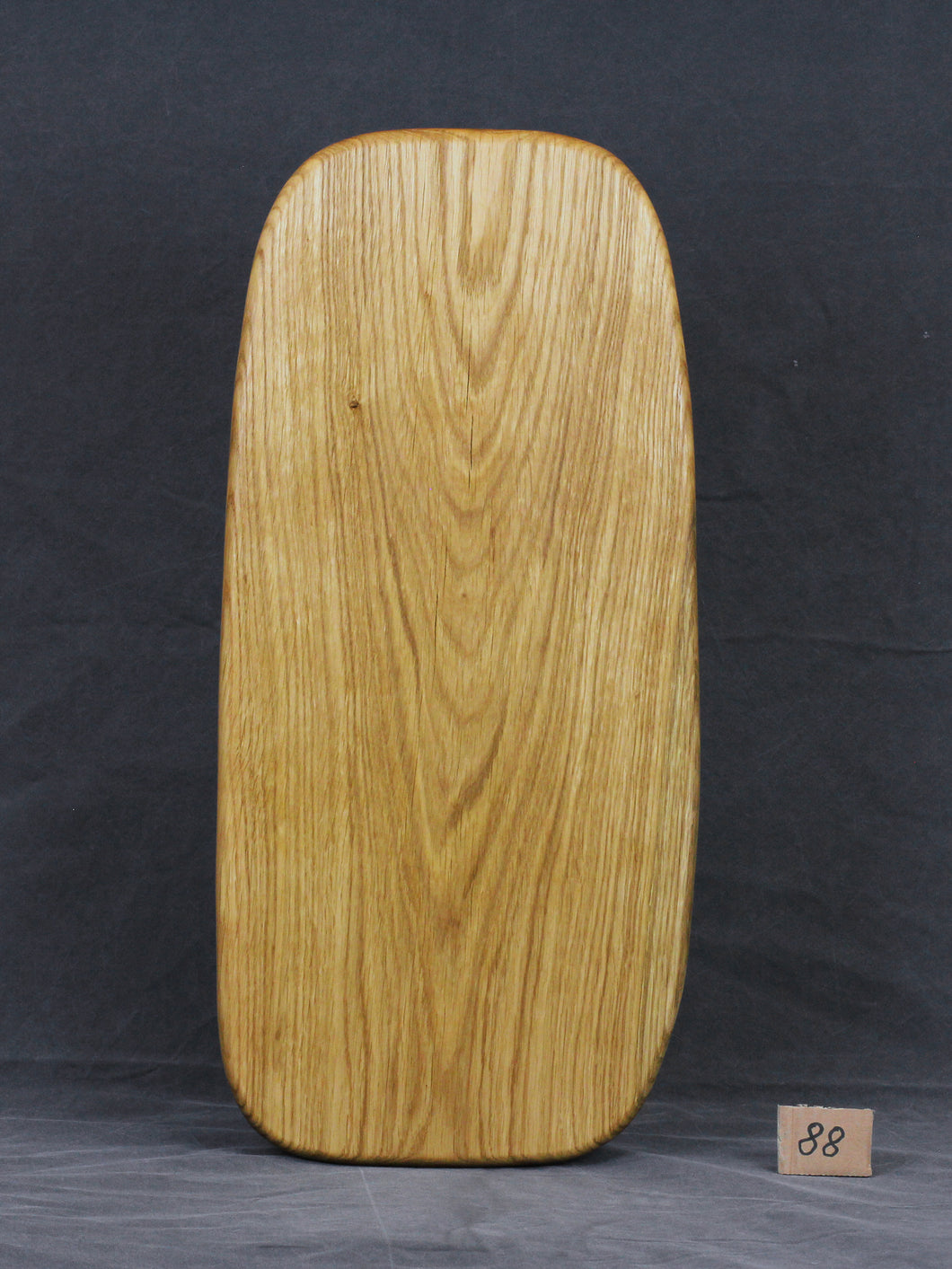 Brotzeitbrett, Servierbrett, Schneidebrett, Cuttingboard, Charcuterie Board. No.88 - ca. 60 cm. Aus einem Stück Eiche - handgefertigt.