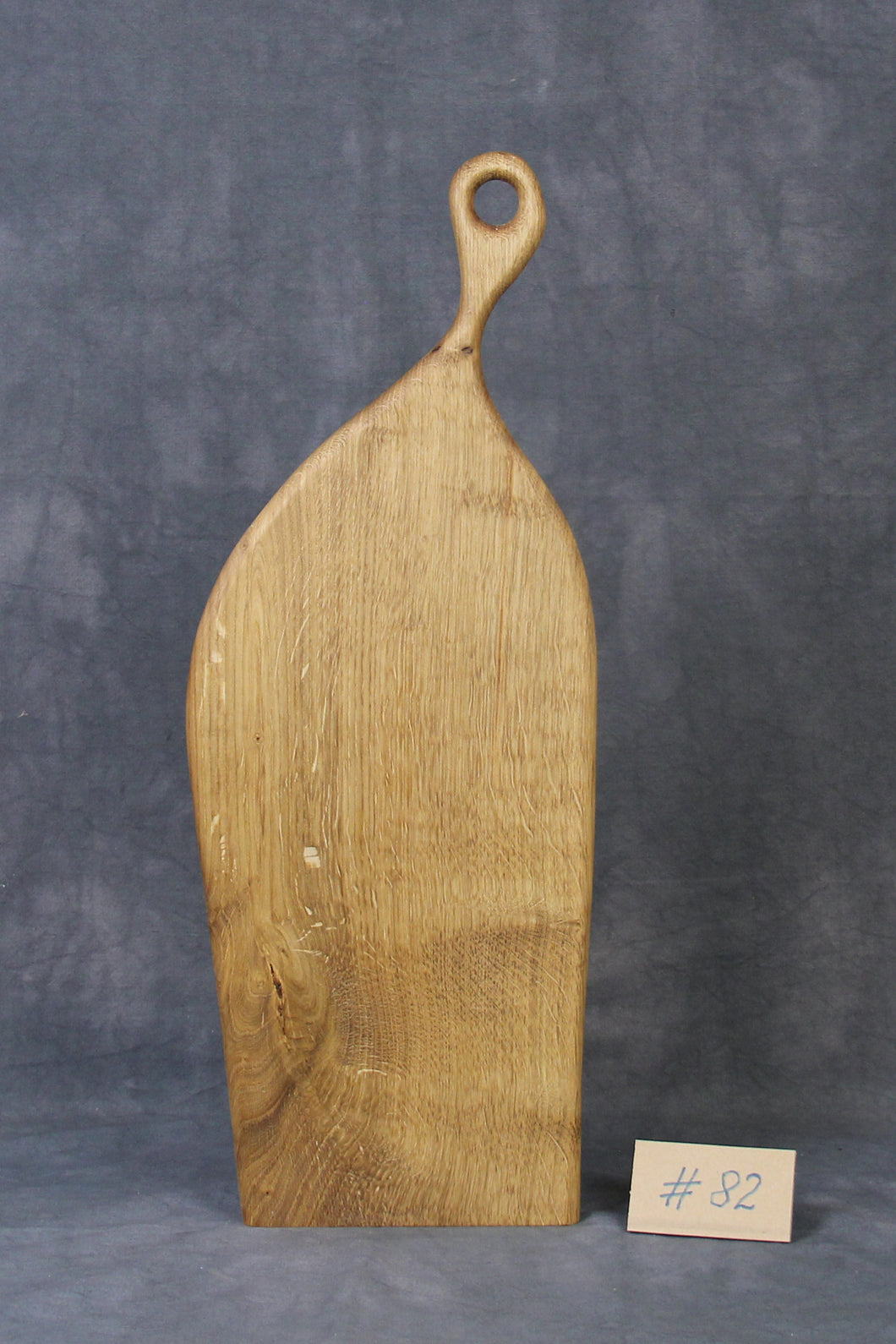 Servierbrett, Schneidebrett, Cuttingboard, Charcuterie Board. No. 82 - ca. 58 cm. Aus einem Stück Eiche - handgefertigt.