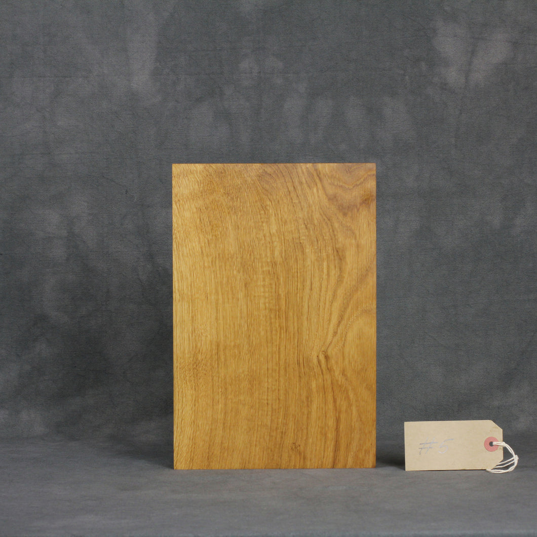 Brotzeitbrett, Servierbrett, Schneidebrett, Cuttingboard, Charcuterie Board. No. 5 - ca. 30 cm. Aus einem Stück Eiche - handgefertigt.