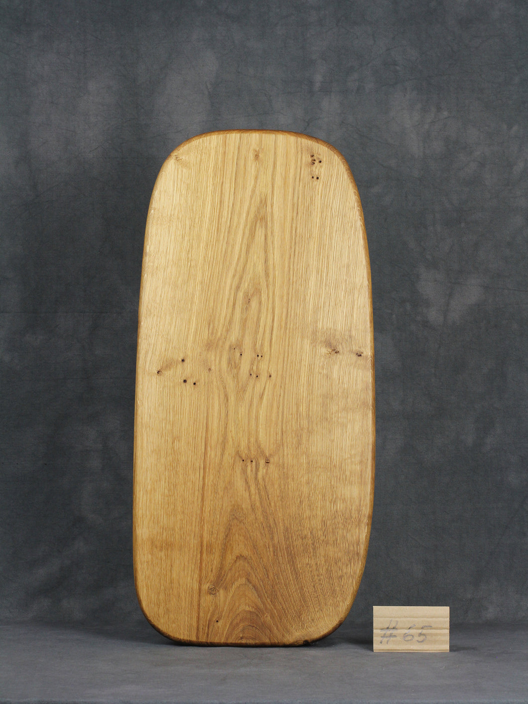 Brotzeitbrett, Servierbrett, Schneidebrett, Cuttingboard, Charcuterie Board. No. 65 - ca. 60 cm. Aus einem Stück Eiche - handgefertigt.