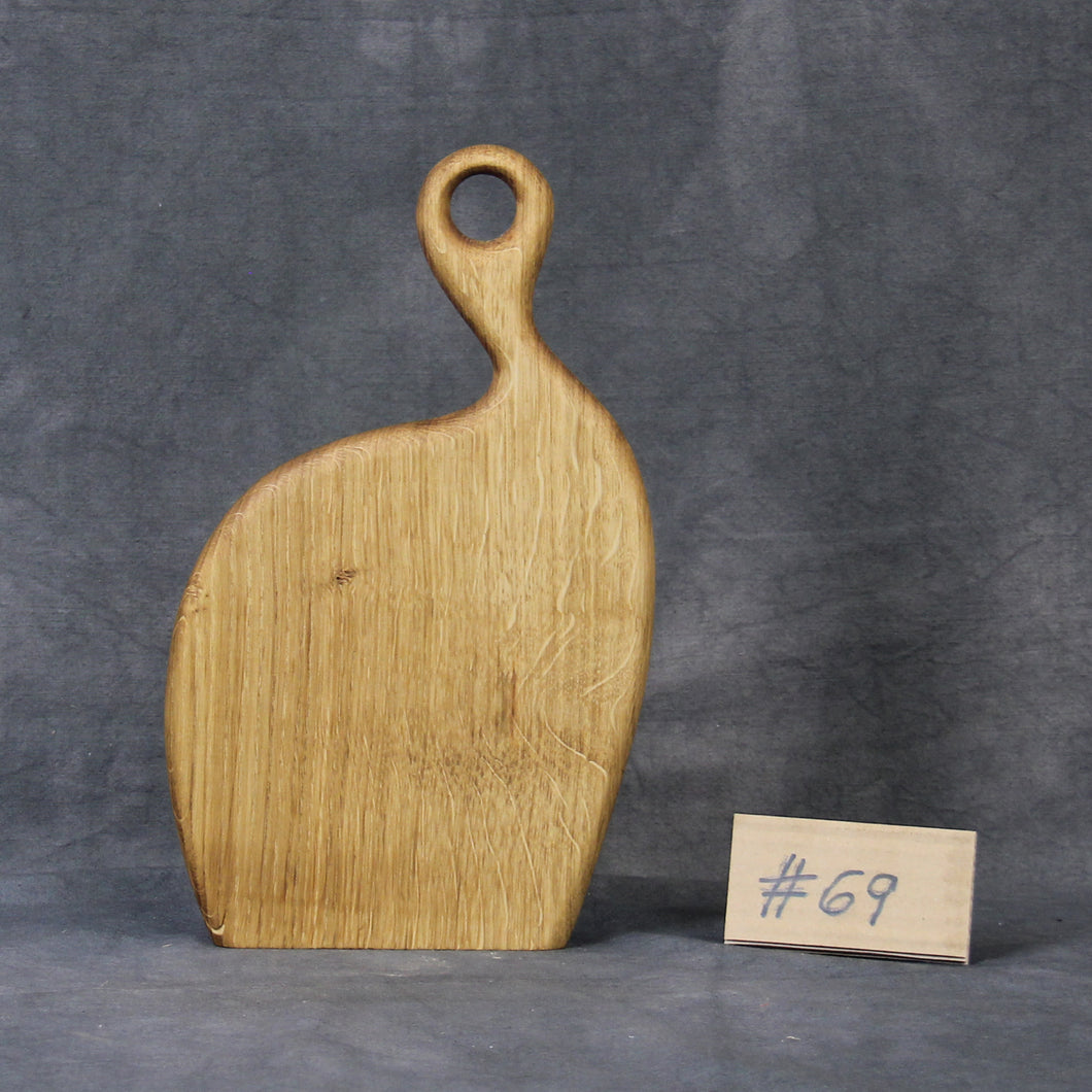 Brotzeitbrett, Servierbrett, Schneidebrett, Cuttingboard, Charcuterie Board. No. 69 - ca. 31 cm   Aus einem Stück Eiche - handgefertigt.