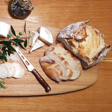 Lade das Bild in den Galerie-Viewer, Brotzeitbrett, Servierbrett, Schneidebrett, Cuttingboard, Charcuterie Board. No. 54 - ca. 40 cm. Aus einem Stück Eiche - handgefertigt.
