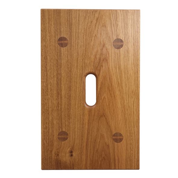 Oberansicht der Sitzflaeche mit Griffoeffnung und Holzverbindungen.